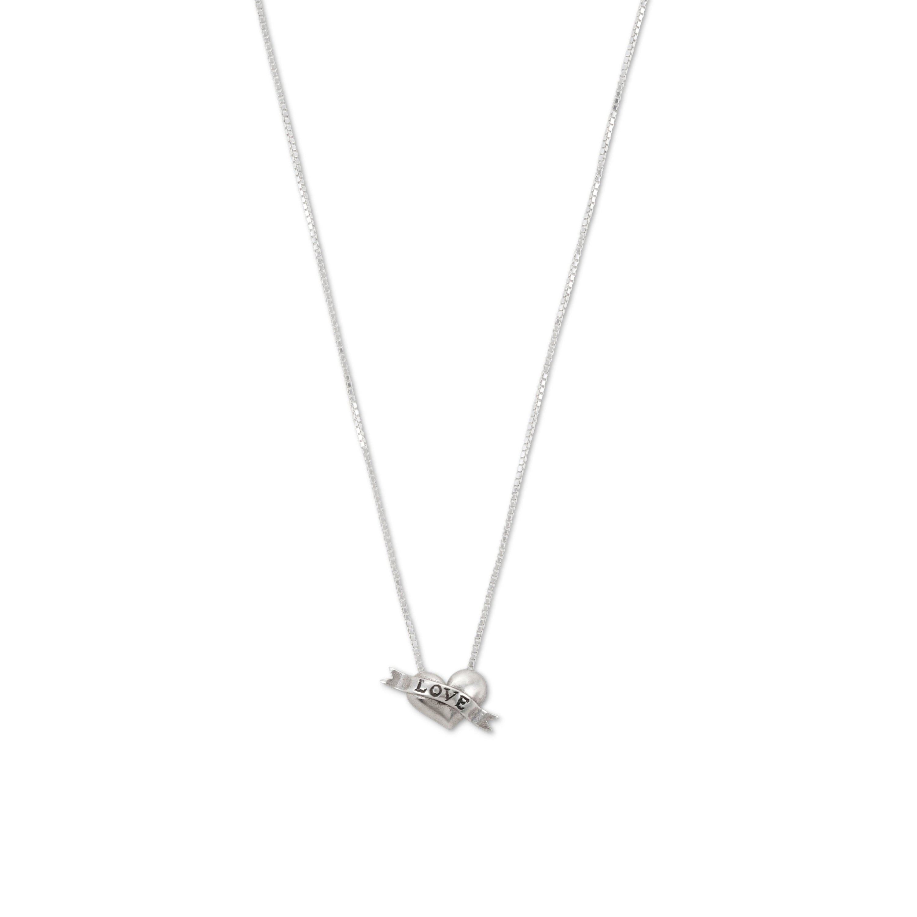 שרשרת לב עם סרט מכסף בעיצוב מיה גלר. silver necklace wthheart and ribbon oendat, love engraving. valentnes day.