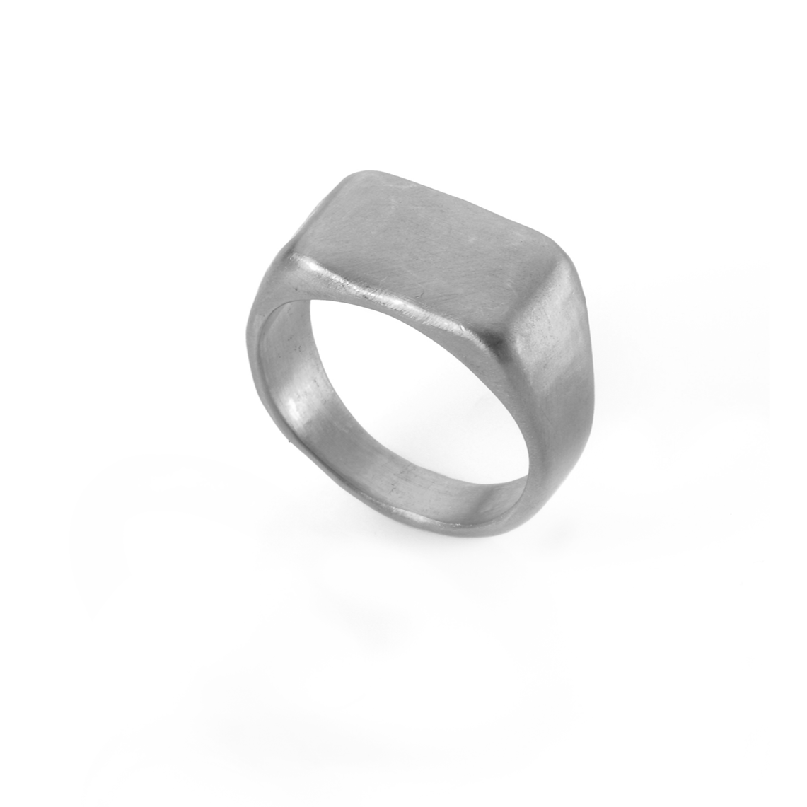SILVER RING FOR MEN. SILVER SIGNET RING. טבעת חותם כסף. טבעת כסף לגבר. מיה גלר טבעות. מאיה גלר טבעת חותם חלקה לגבר