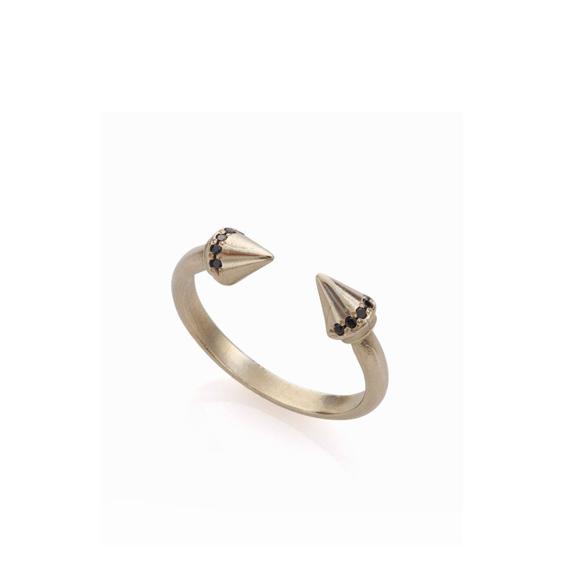 open gold ring arrows black diamonds. טבעת זהב פתוחה חצים יהלומים שחורים