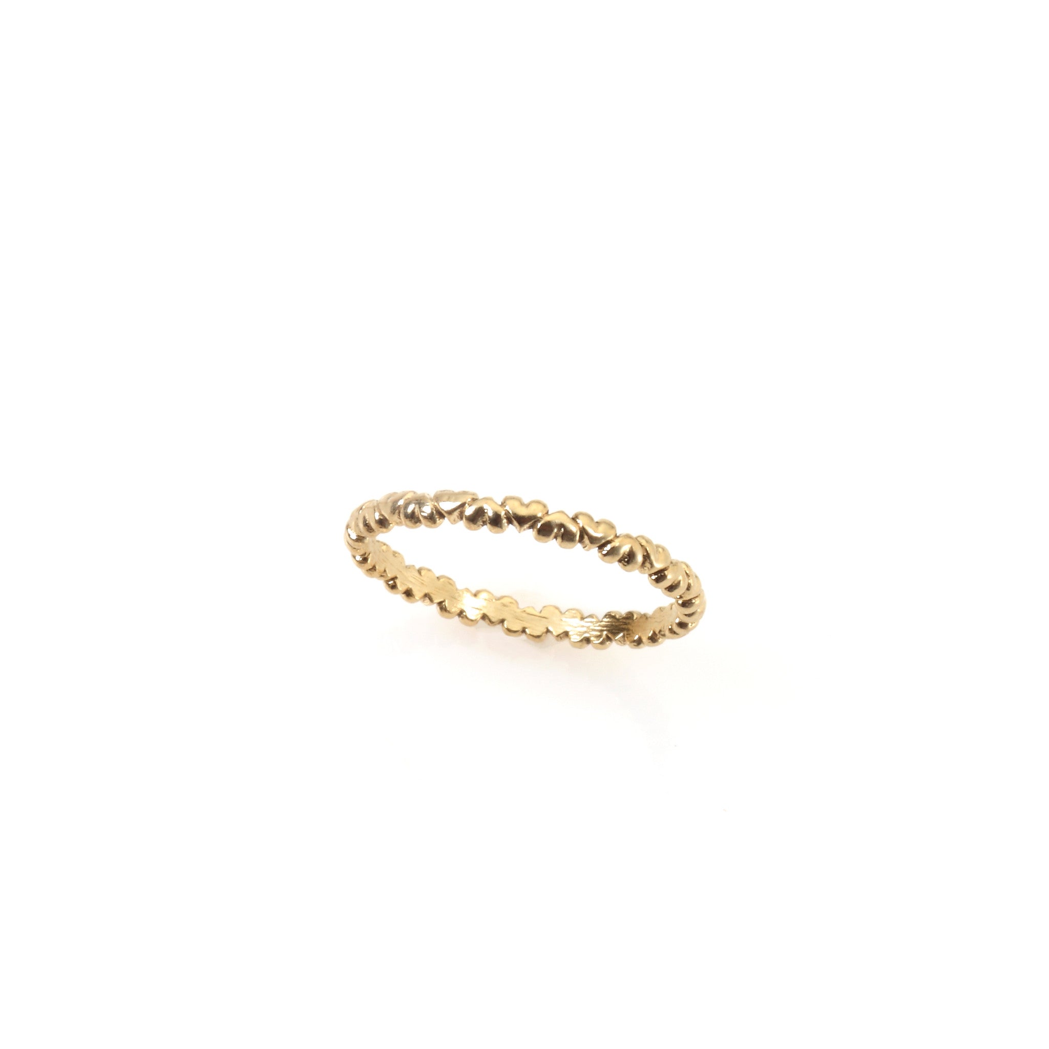 טבת לבבות זהב דקה. gold hearts ring. טבעת זהב עדינה. טבעת נישואין עדינה