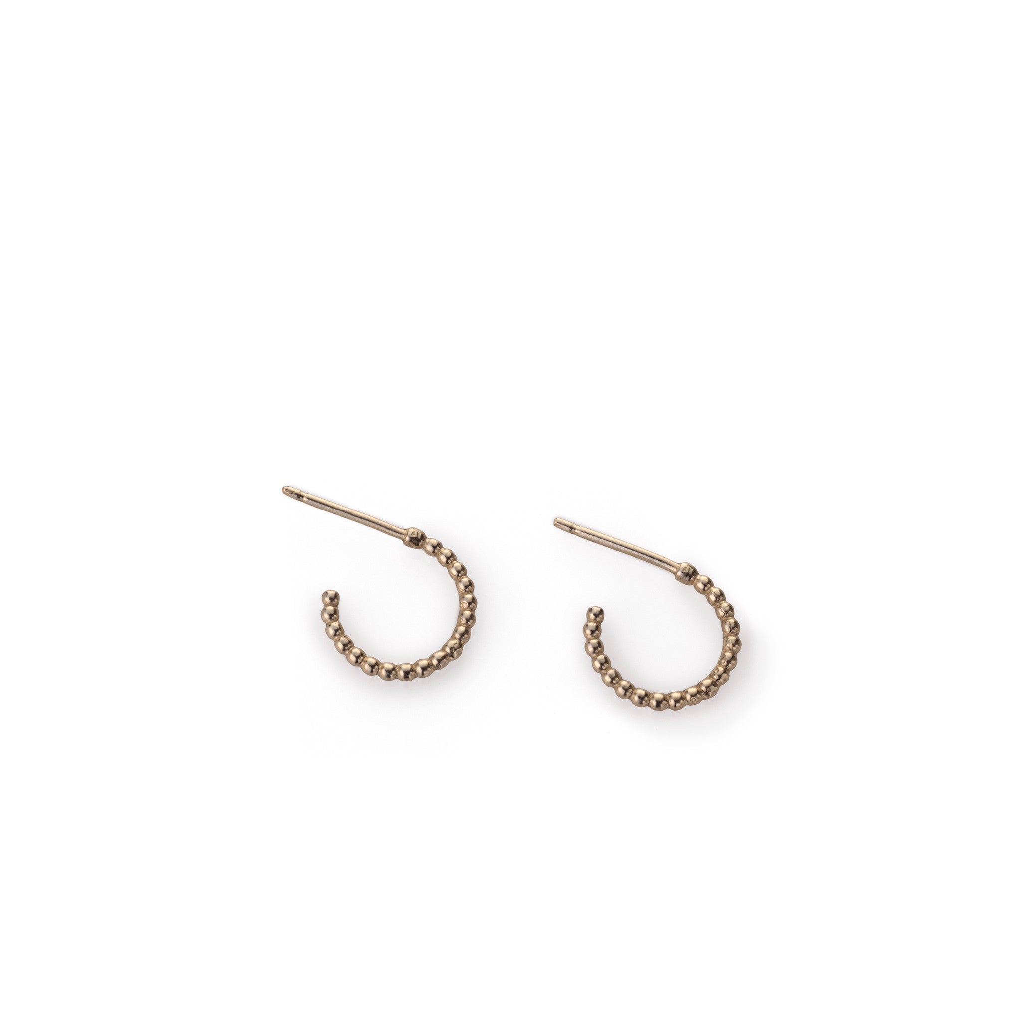 Small 14k Gold Hoops Earrings. Maya Geller. עגילי חישוק זהב קטנים עדינים. מיה גלר תכשיטים.