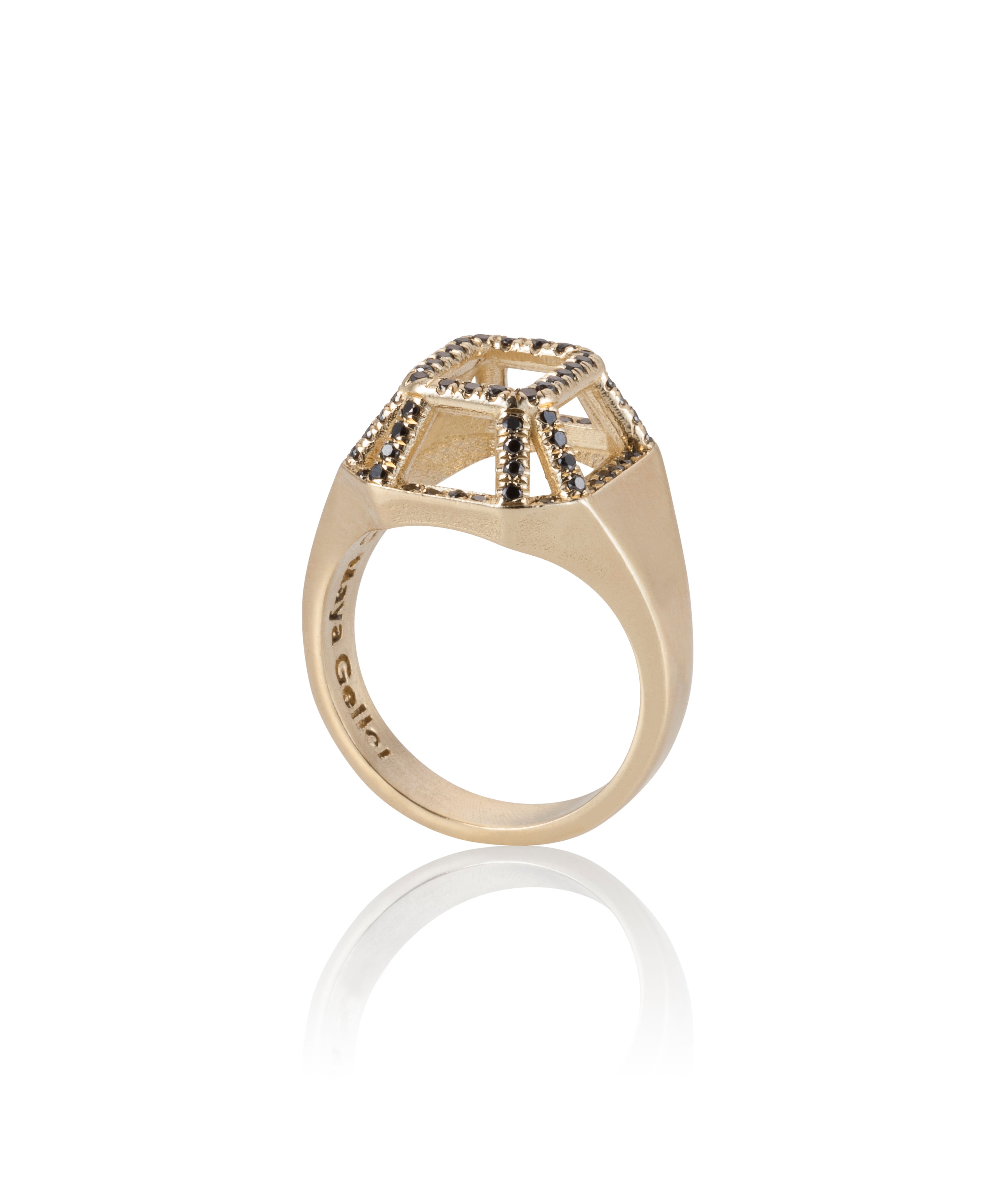 טבעת זהב יהלומים שחורים. gold ring black diamonds