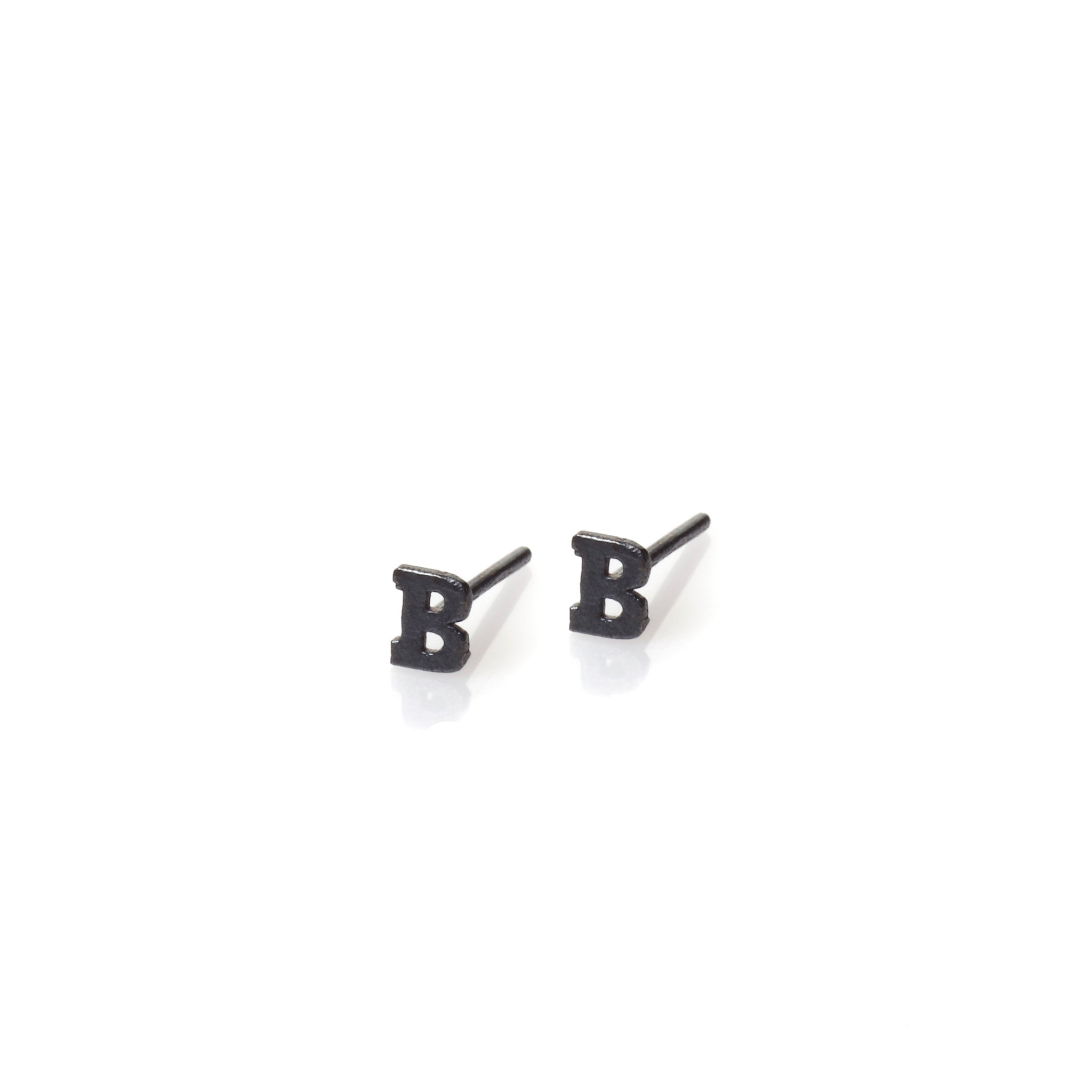 B silver studs earrings