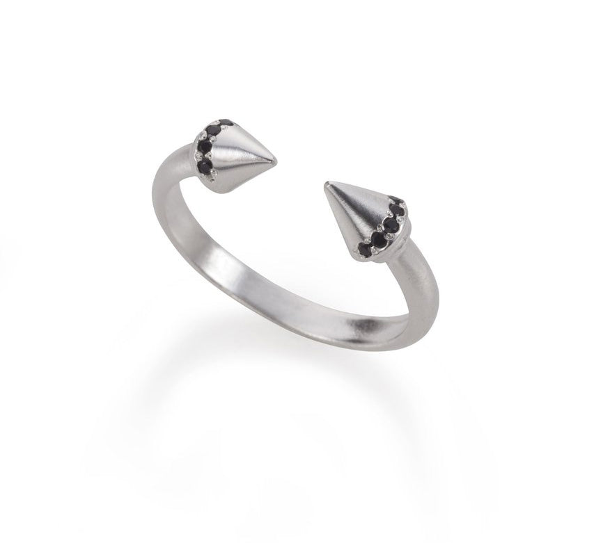 טבעת כסף פתוחה משובצת שחור open silver ring black stones
