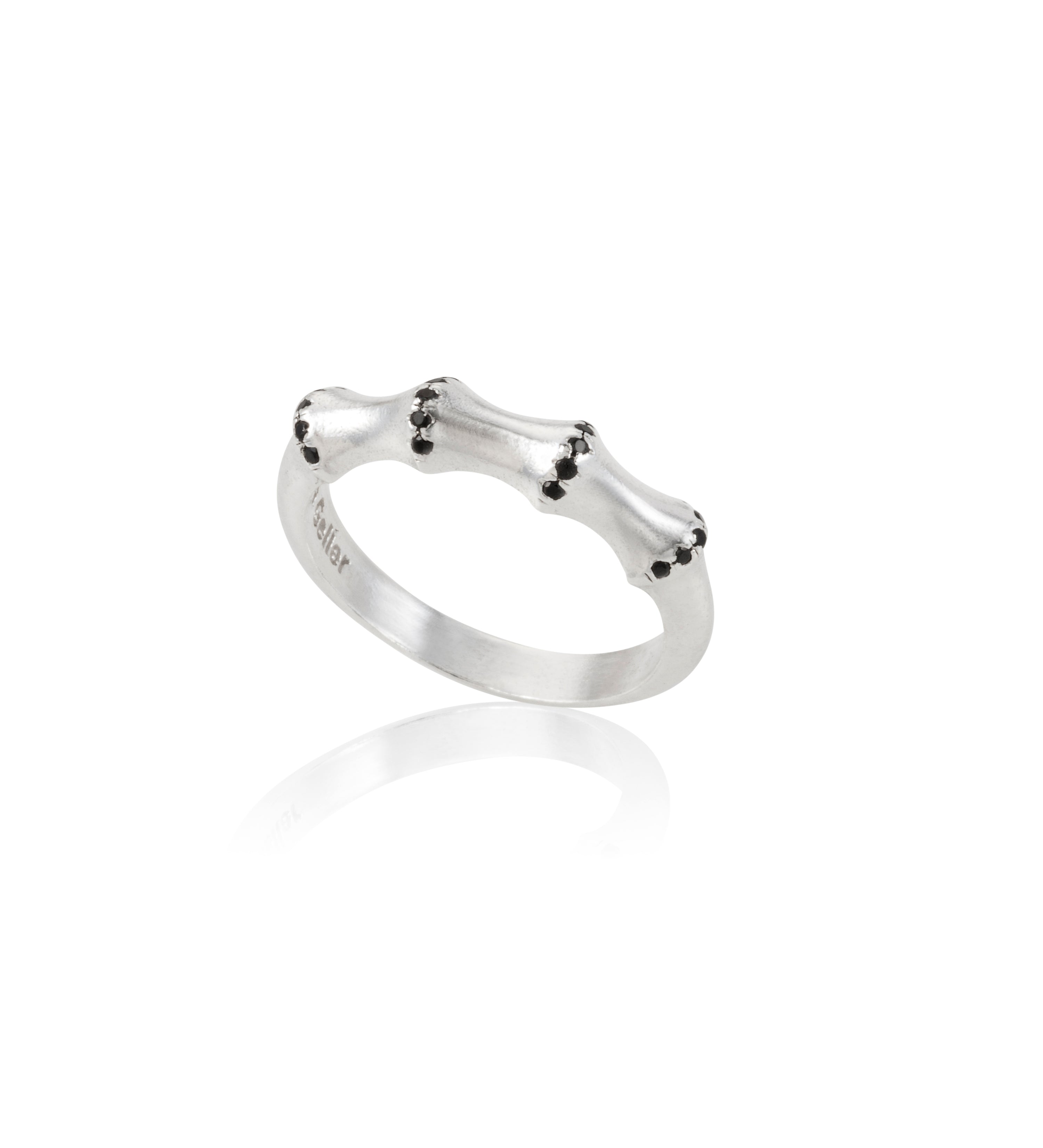 טבעת כסף משובצת אבנים שחורות. silver ring black stone. מיה גלר. Maya Geller