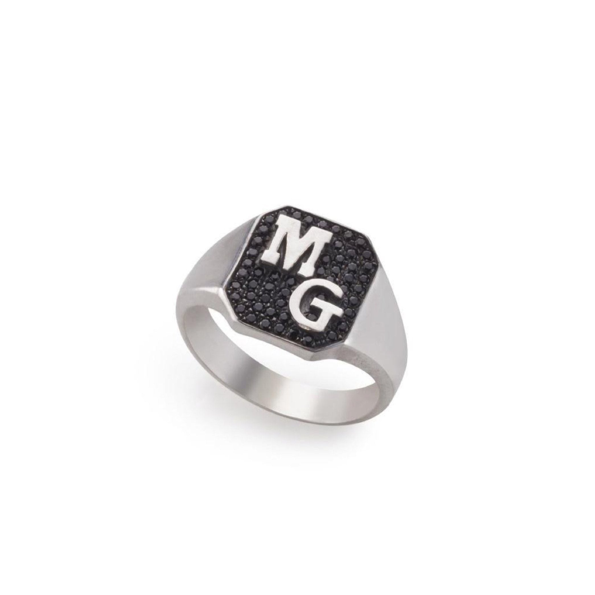 .טבעת חותם כסף אותיות silver signet ring initials Maya Geller. מיה גלר תכשיטים. מיה גלר טבעות.