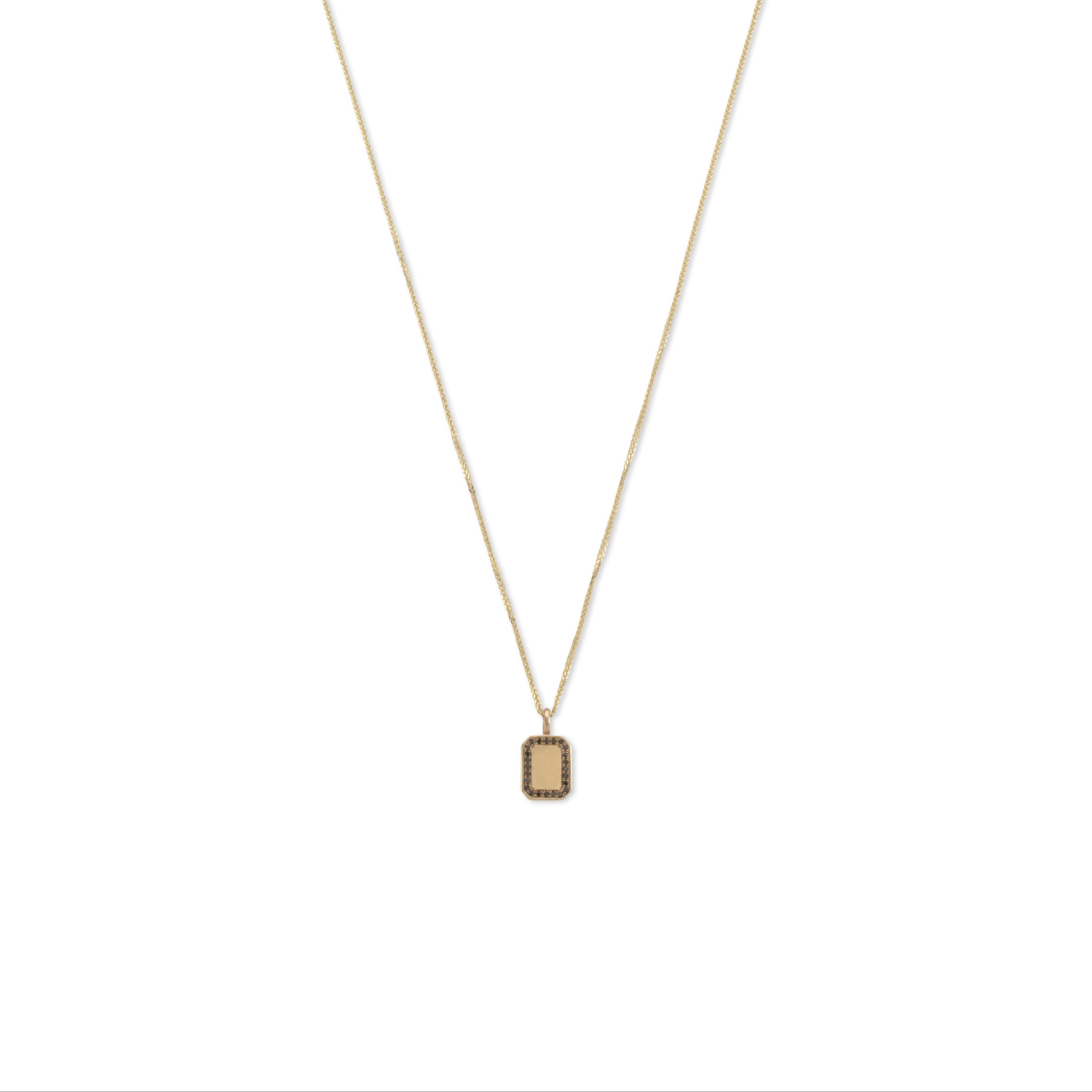 Gold necklace with an elegant pendant 