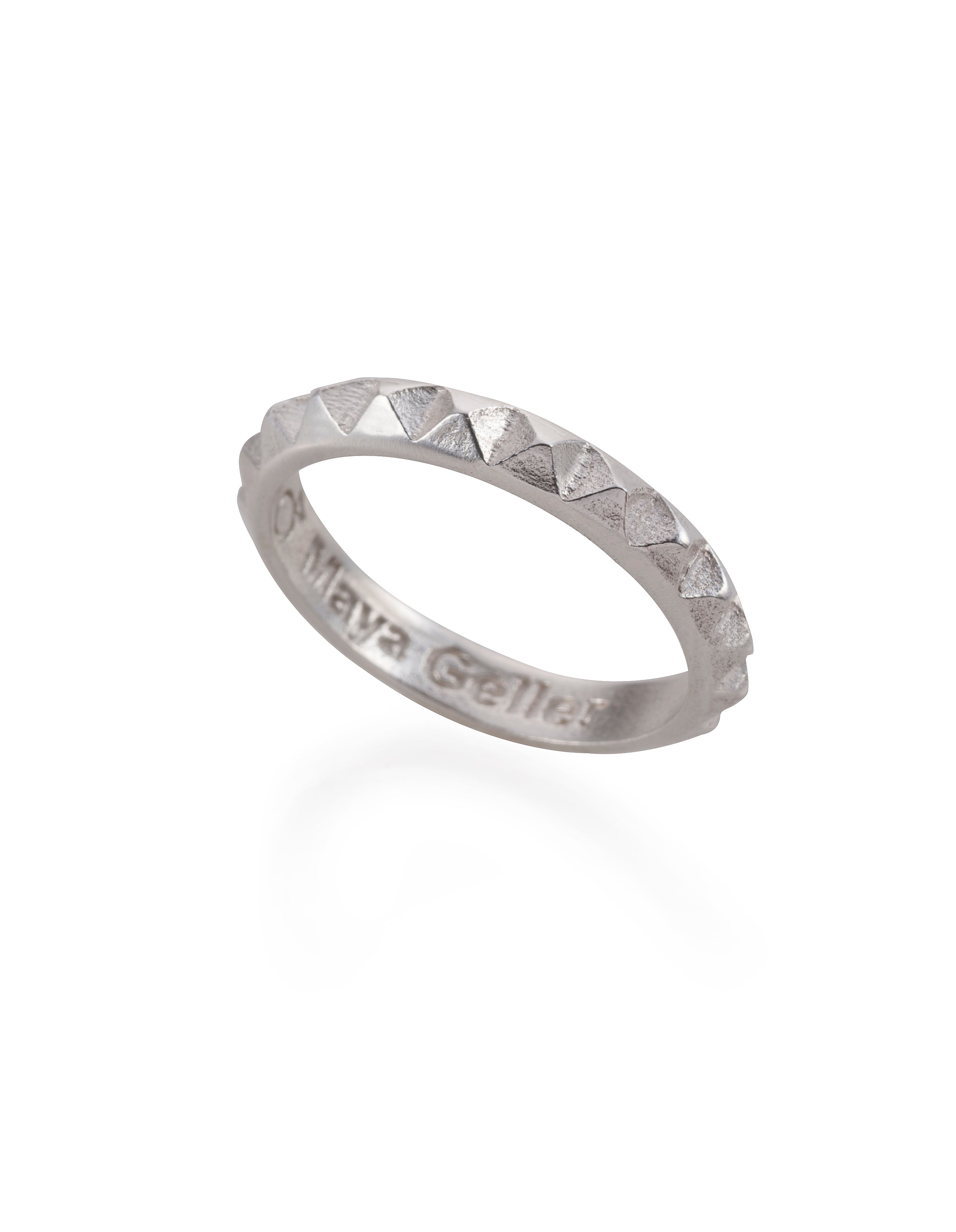 silver studs ring by maya geller
טבעת כסף ניטים מיה גלר. טבעות כסף. תכשיטי כסף.
