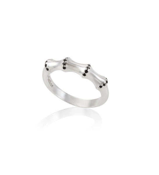 Silver 4 peaks ring with black stones