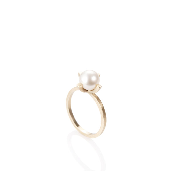 14k gold ring with a pearl